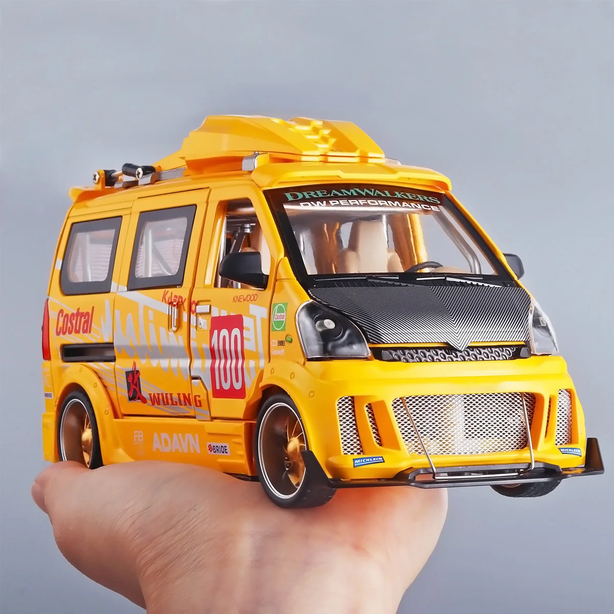 

Уникальные украшения для центральной консоли автомобиля, модели автомобилей из крутого сплава, высококачественные забавные украшения, изысканные модели из сплава.