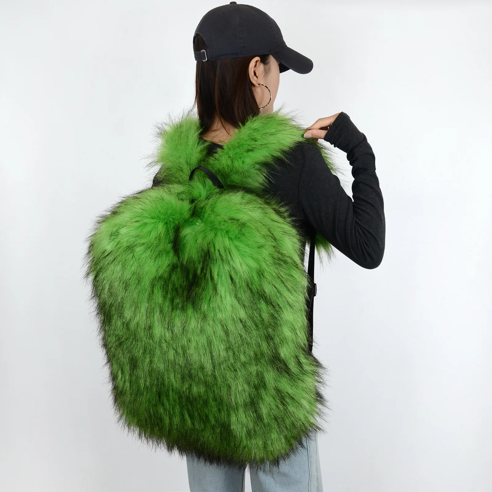 Neuer Kunstfell-Rucksack mit großem Fassungsvermögen, Unisex, Herbst-Winter-Reisetasche, Plüsch-Umhängetasche, supergroßer Rucksack aus weichem Stoff, Unisex – Detail 17