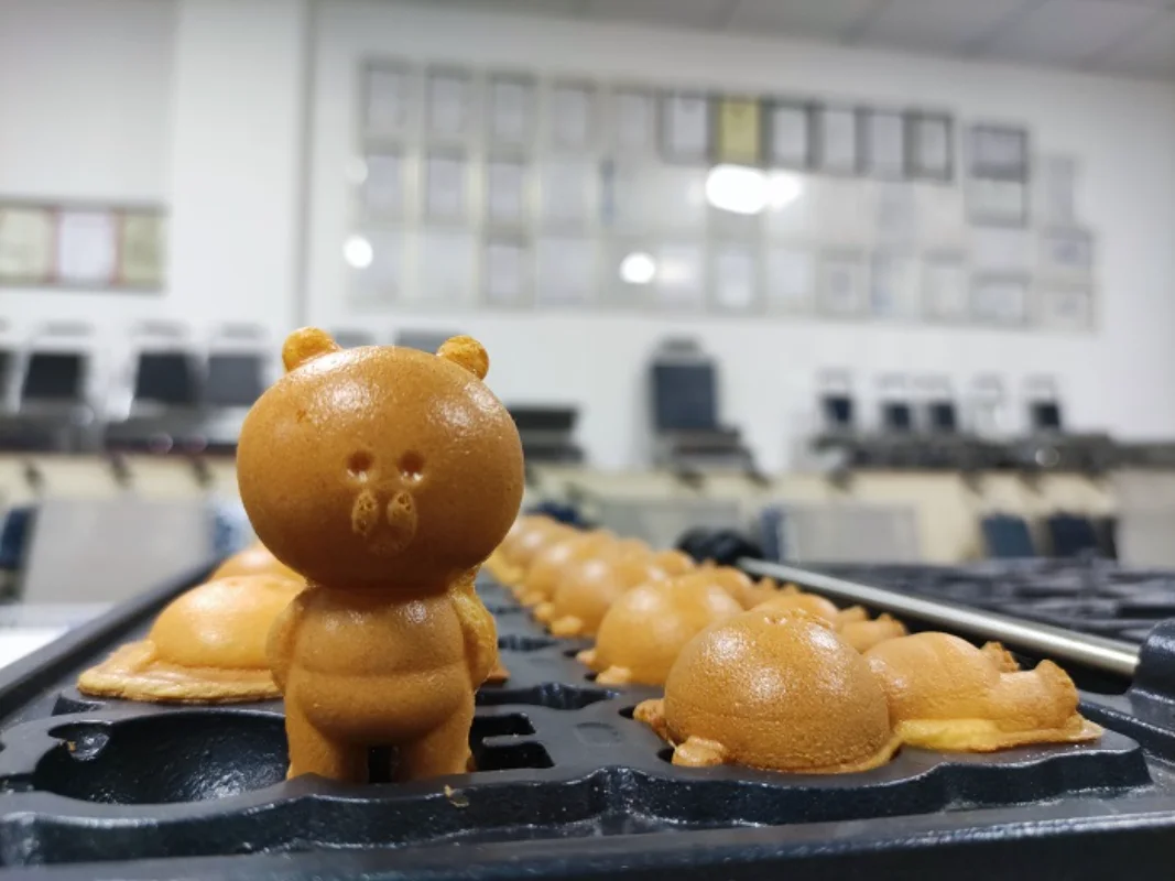 New waffle maker customized animal-shaped non-stick waffle maker kitchen equipment