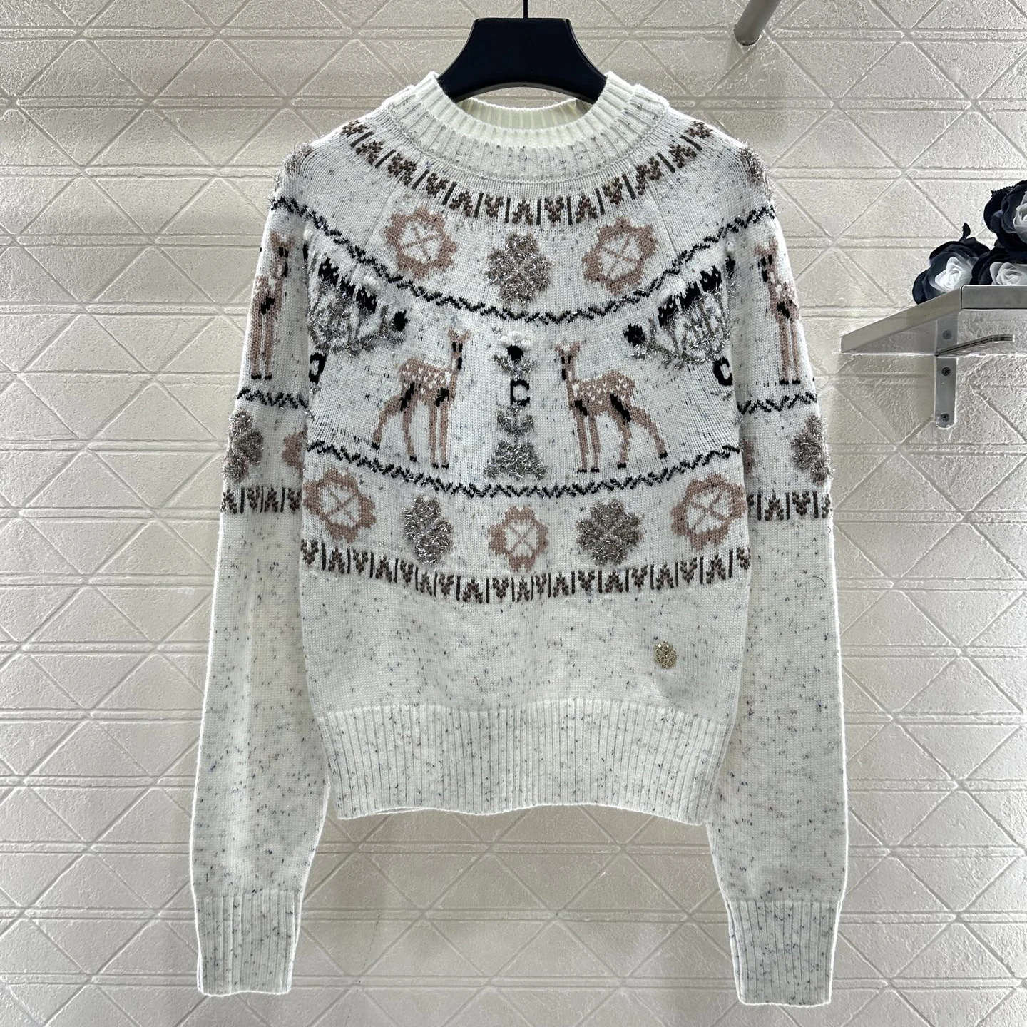 Damenpullover „Winter Christmas Limited Edition“ 2025, halbhoher Rundhalsausschnitt mit Rentiermotiv aus silbernem Metallgarn
