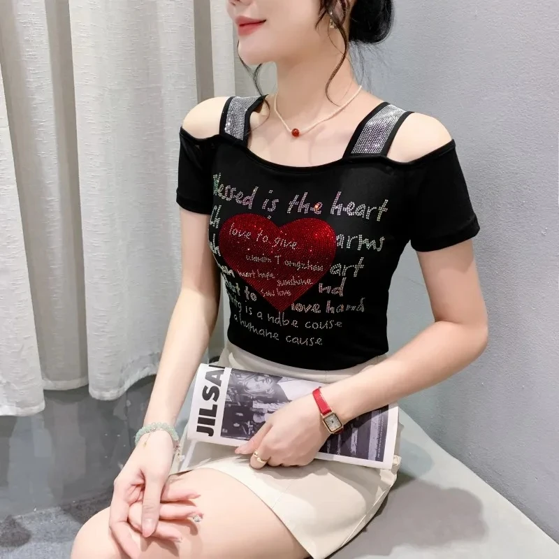 Nieuwe Zomer Mode Europese Sexy Off Shoulder Vrouwen T-Shirt Luxe Glanzend Rood Hart Letter Diamanten Dames Slanke Hot Tops T-Shirts