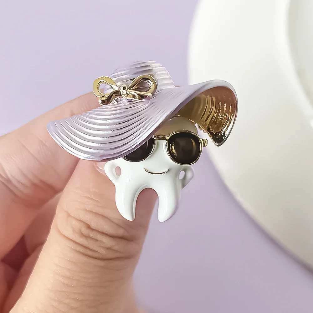 DCARZZ Medical Dental Tooth Brooch Pins Luxury Jewelry for Dentist Doctor Nurse Lapel Collection Teeth Badge Medicine Gifts