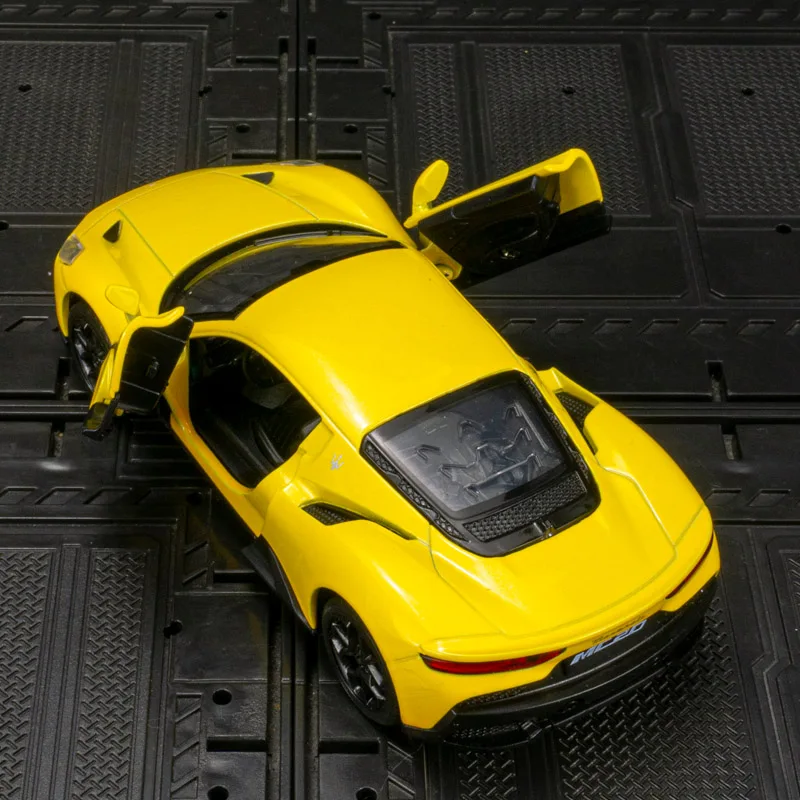 

1:33 Maserati MC20 alloy supercar car model ornaments collection send children door can be opened has sound and lighting