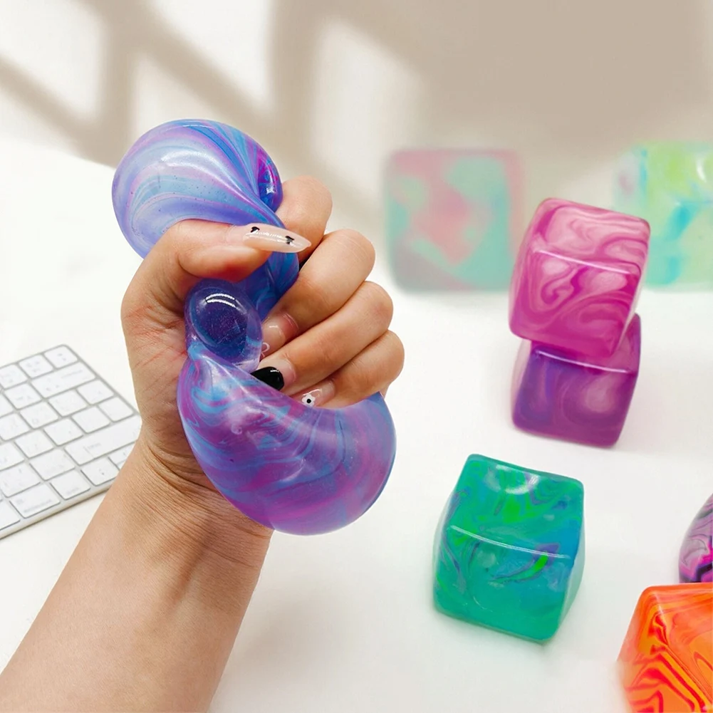 Giocattolo da spremere antistress per cubetti di ghiaccio per l'ansia Bellissimo design di cubetti di ghiaccio che scorre. Viaggio portatile Fidget-Compagno