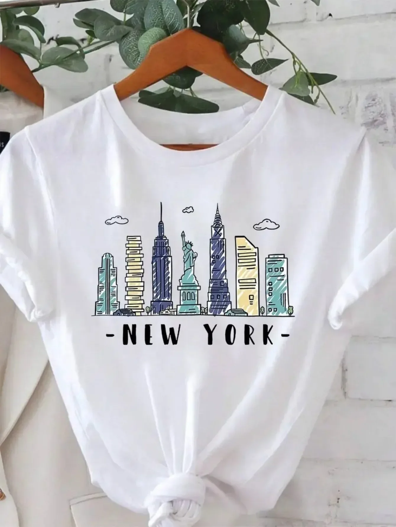 

Women's NYC Skyline GraphicT-Shirt Loose Fit Short Sleeve Round Neck Tee with Empire State Statue of Liberty Print