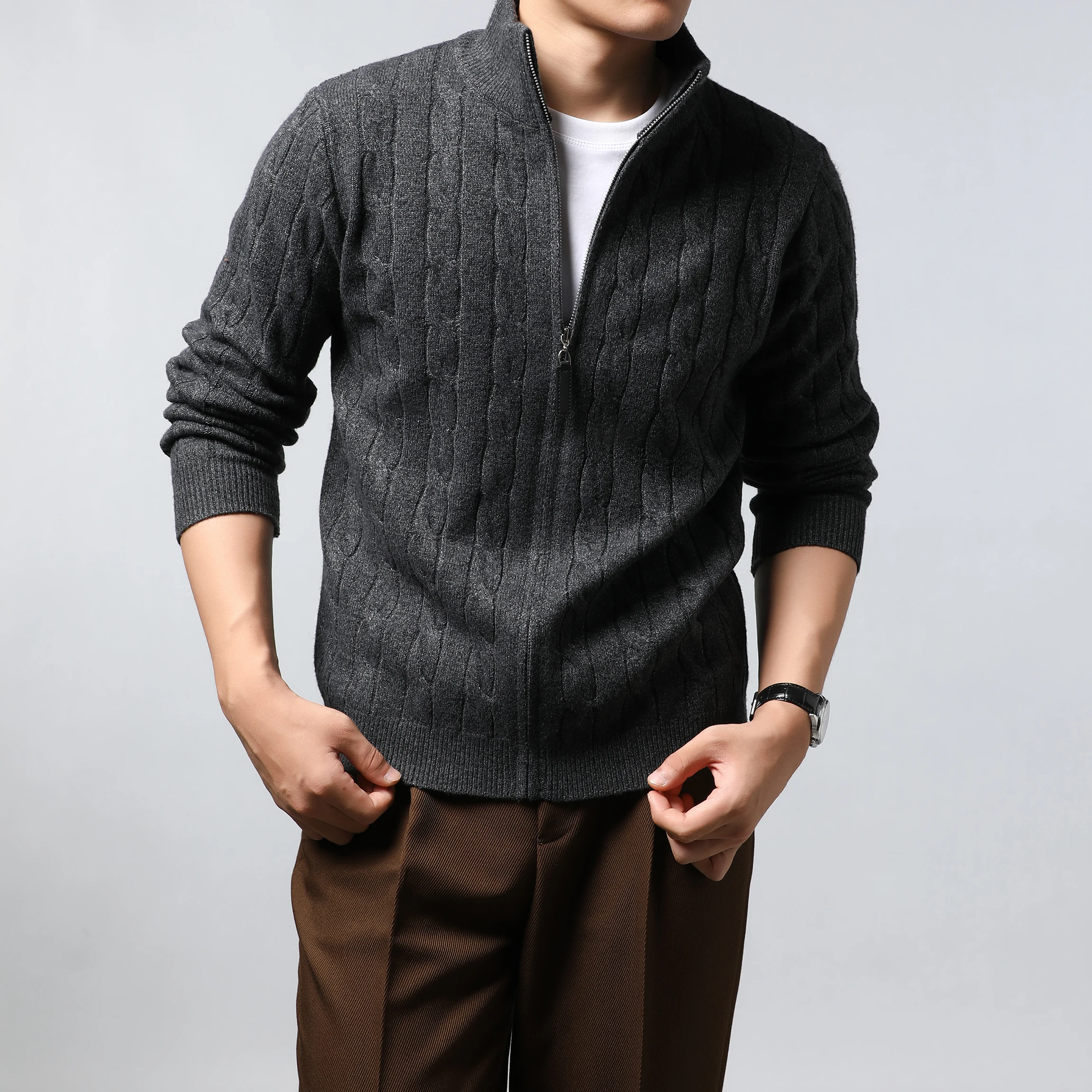 Autumn Hot Item New Knitted Cardigan Fashion Brand Simple Casual Solid Color Timeless Men's Zipper Semi High Neck Sweater Coat