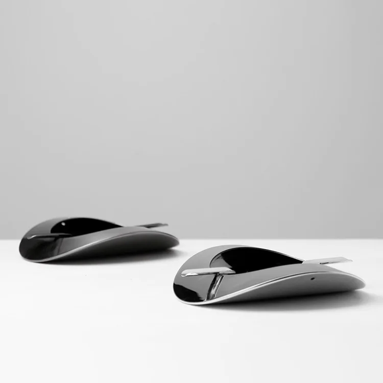 Moderne einfache Silber Gold Metall gebogene Aschenbecher Modell Zimmer Verkaufsbüro Wohnzimmer Couchtisch Desktop-Dekoration