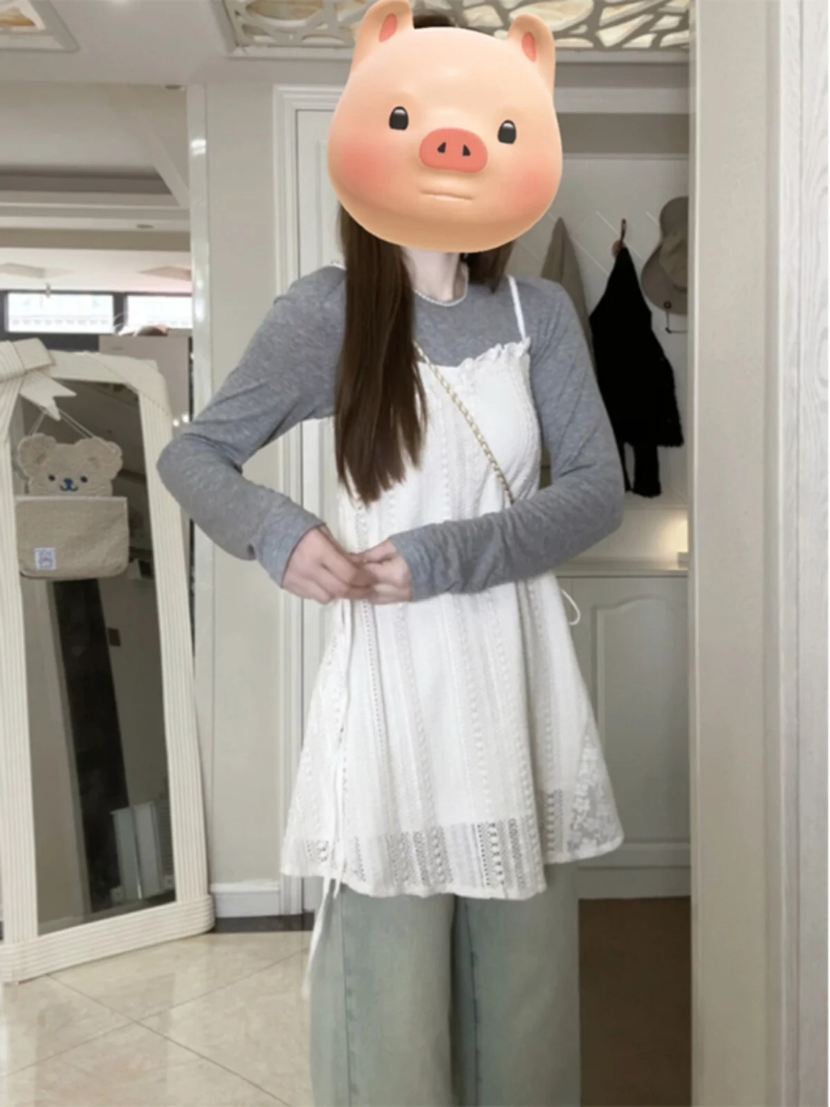 

Комплект из двух предметов: кружевной топ с вырезами и бретельками и длинные брюки, универсальный размер, для весны и повседневной носки