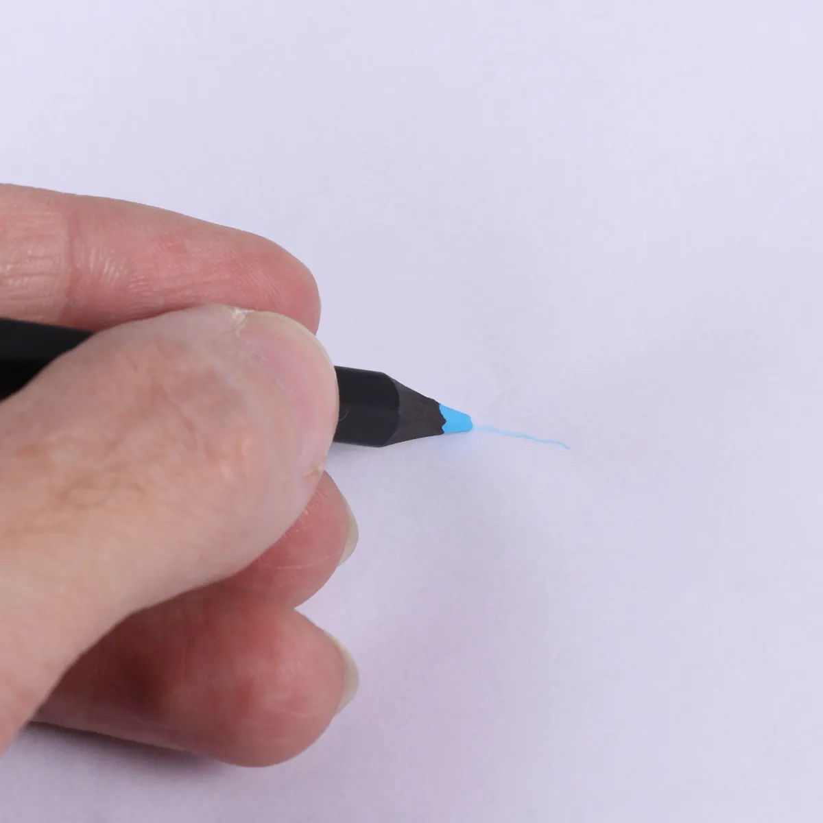 

24 Art Pencils Set Variety Colors Smooth Writing Non Fading Portable Black Storage Box Ideal Gift for Artists Students