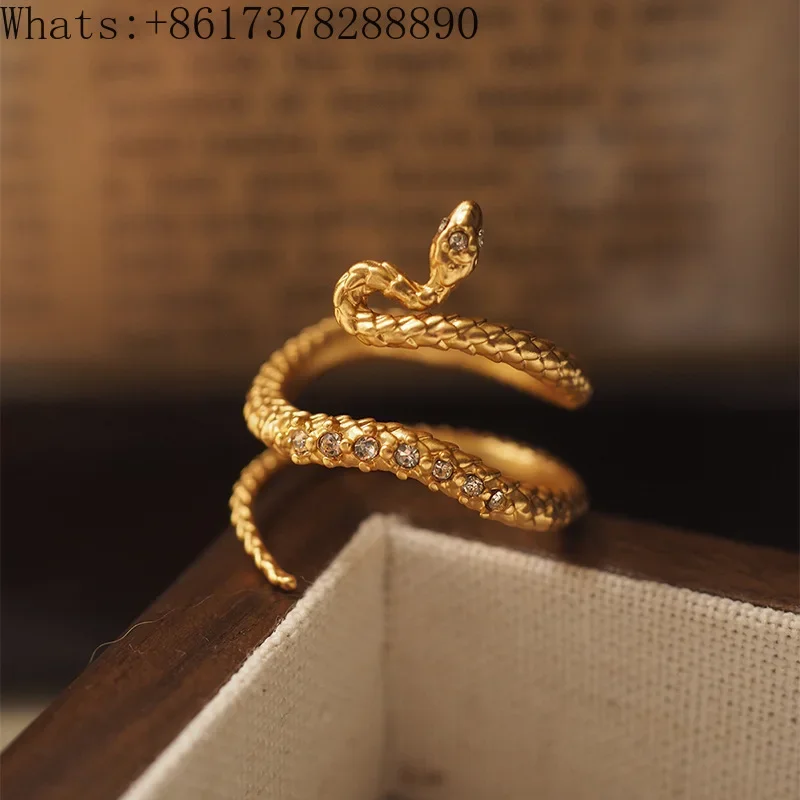 A niche design with a golden snake vintage vintage ring set with diamonds and adjustable opening