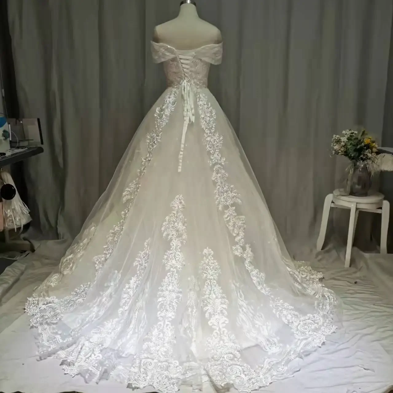 Luxus Perlen Hochzeit Kleid Applikationen Lace Up Prinzessin Ballkleid Braut Angepasst SwanSarah XZ03 Plus Größe Vestido De Noiva