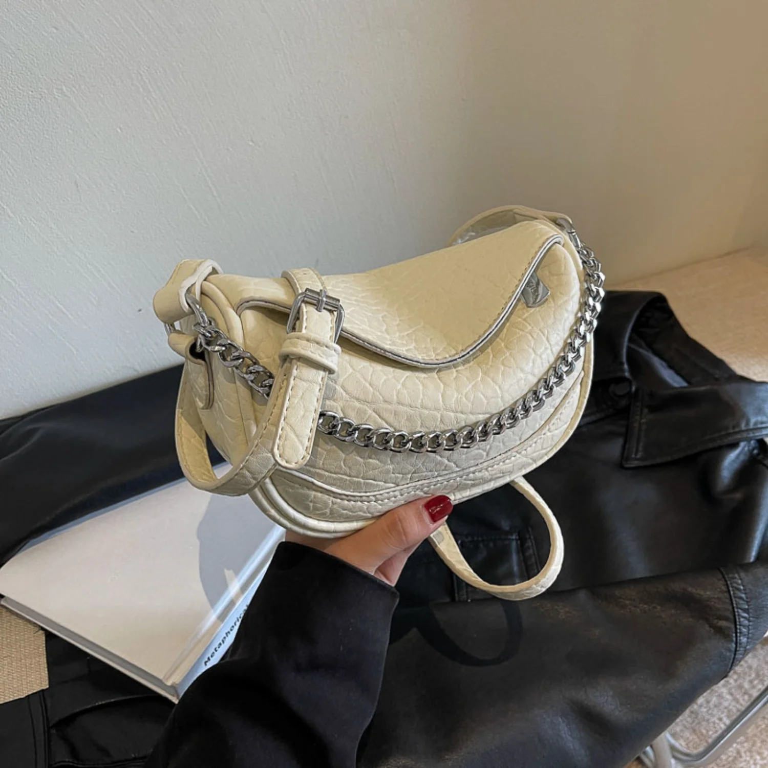 Fashionable Chain Crossbody Bag for Women - Stylish Shoulder Purse, Versatile PU Leather Dumpling Bag
