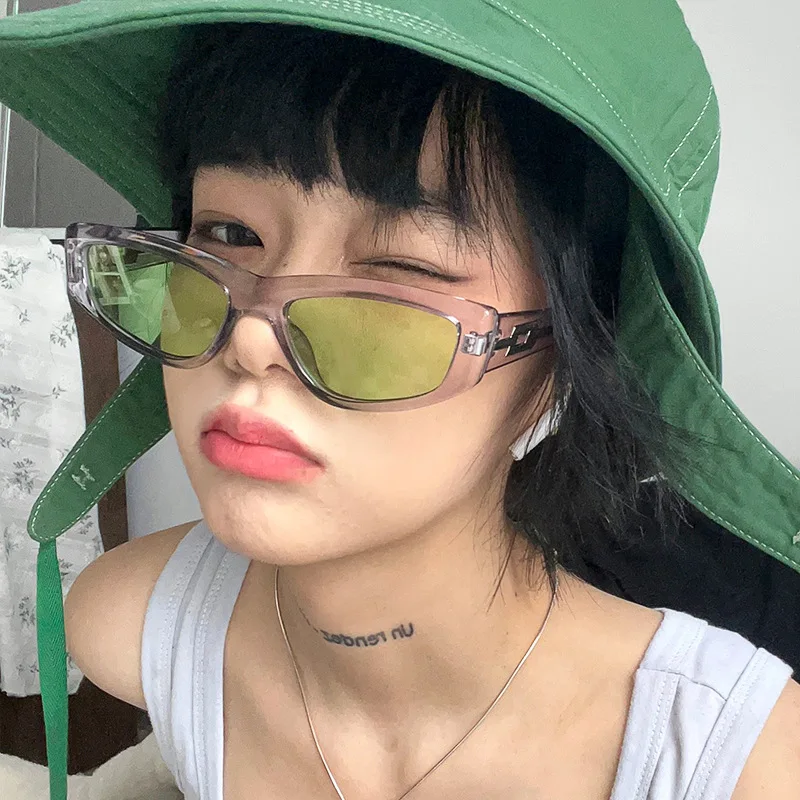 Women's green triangle cat-eye sunglasses High-quality hot retro sunglasses Daily casual wear accessories Men's driving glasses