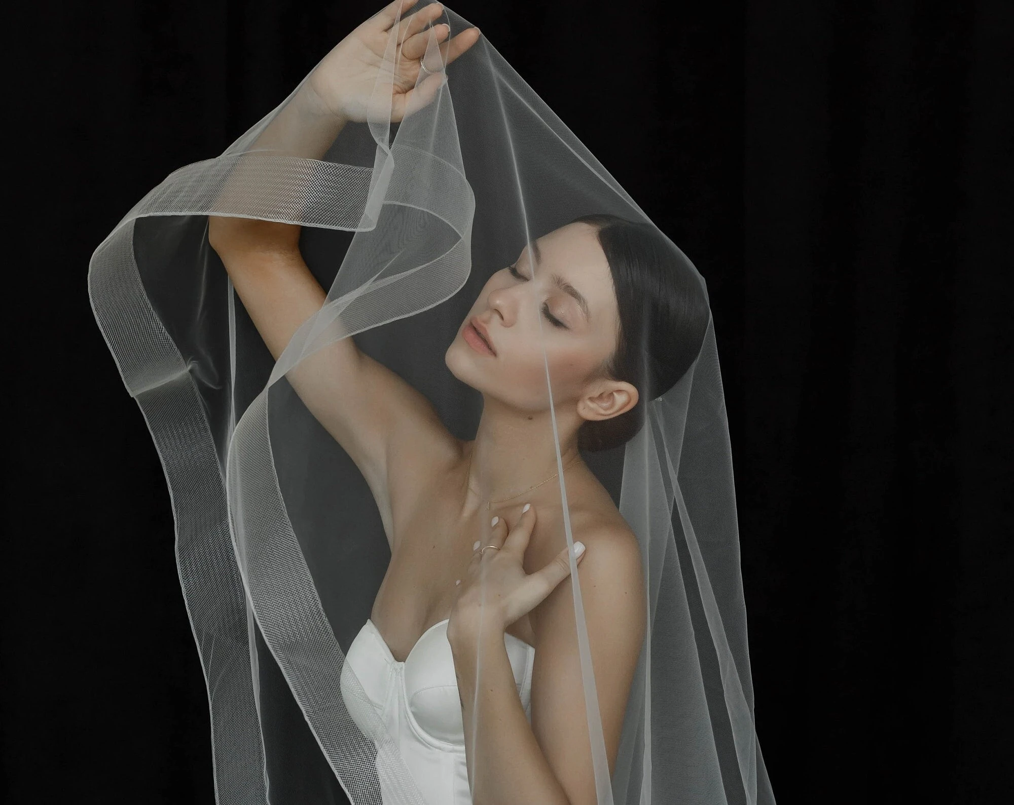 Wedding Accessories Ribbon Edge Fingertip Veil with 2