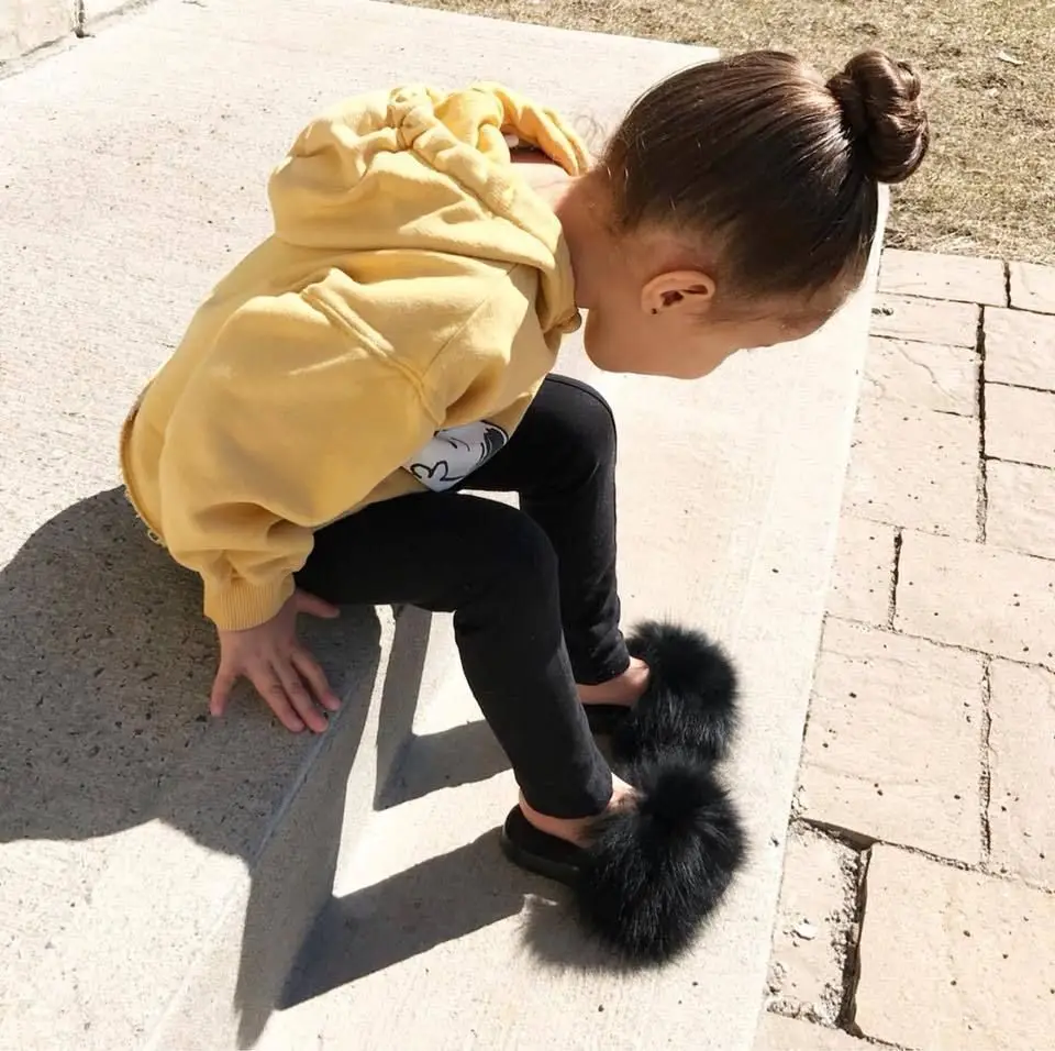 Sandal anak-anak baru di musim panas yang benar-benar rambut rubah sepatu anak perempuan dan rambut rakun sandal bayi dan sepatu balita