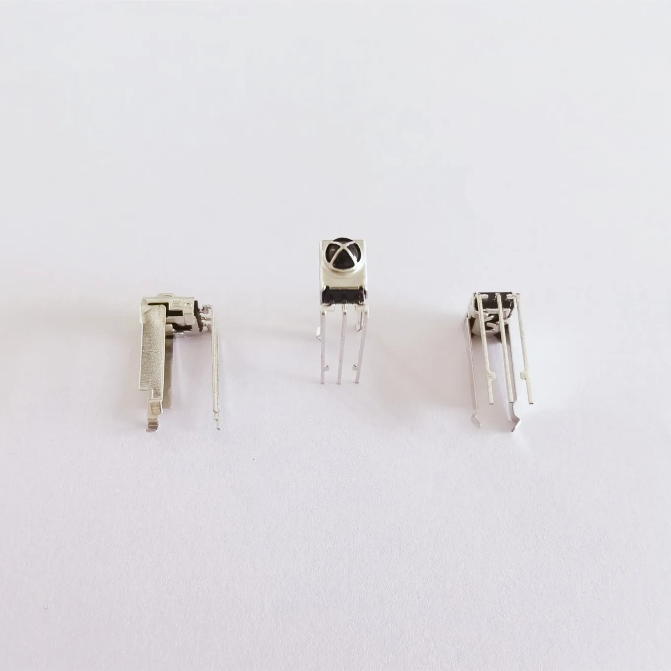 Original New 100% GP1UE282RKC1 Infrared Receiver Headband Connector With Shielded Anti-Interference Shell Bracket