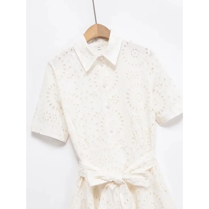 Elegante branco de manga curta bordado camisa vestido com cinto de comprimento médio lapela praia férias vestido feminino para o verão
