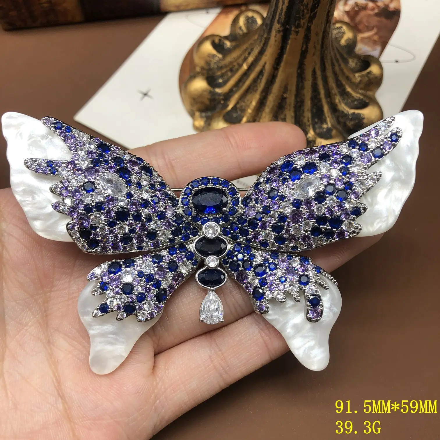 

Брошь-бабочка в винтажном стиле 2026 года, объемная, с тиснением, роскошное модное украшение для женщин