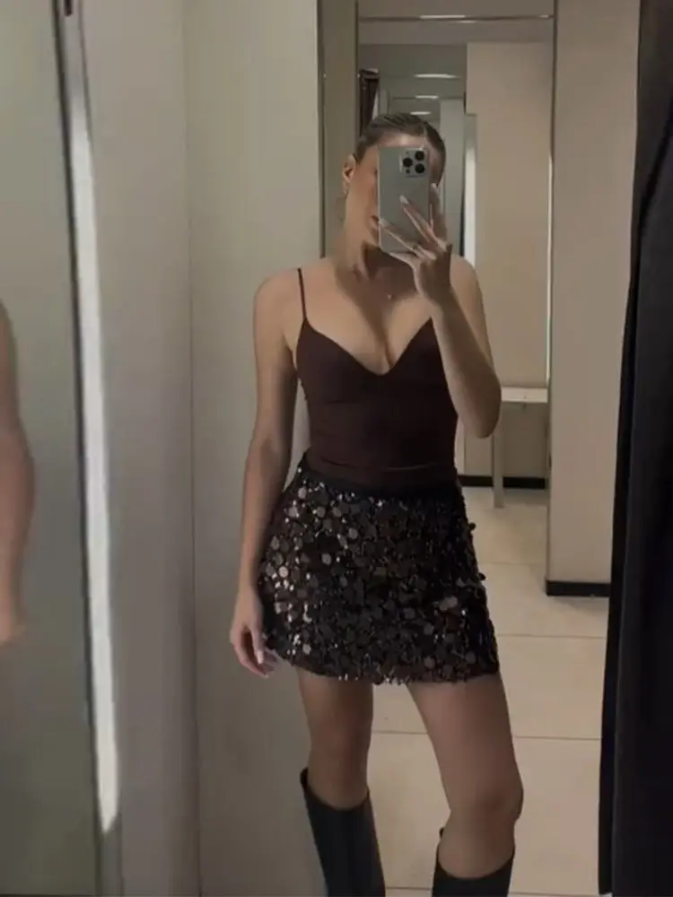 

Сексуальная однотонная мини-юбка с пайетками для женщин, блестящая короткая летняя пляжная одежда, шикарная винтажная повседневная одежда для отпуска, крутая женская одежда 2026