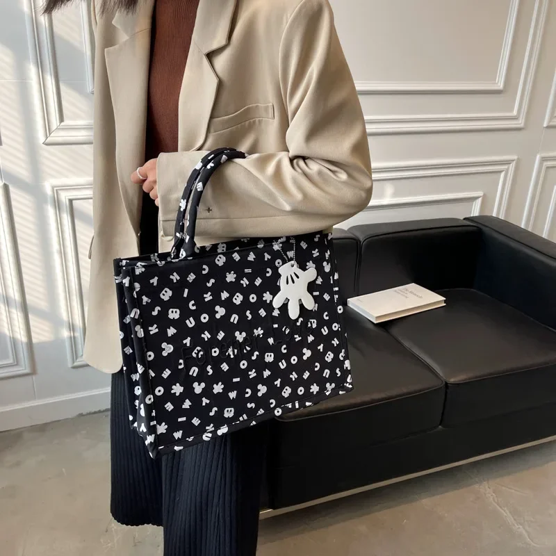 2024 New Disney Mickey borsa da donna Cartoon Cute Ladies borsa a tracolla borsa da viaggio di moda di marca di lusso di grande capacità