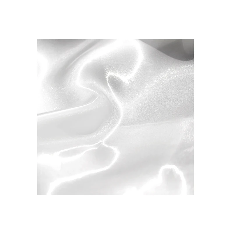 Bellissimo filato d'acqua gelatinoso, luce super brillante, leggermente trasparente, tessuto di design con silhouette crittografata in bianco e nero