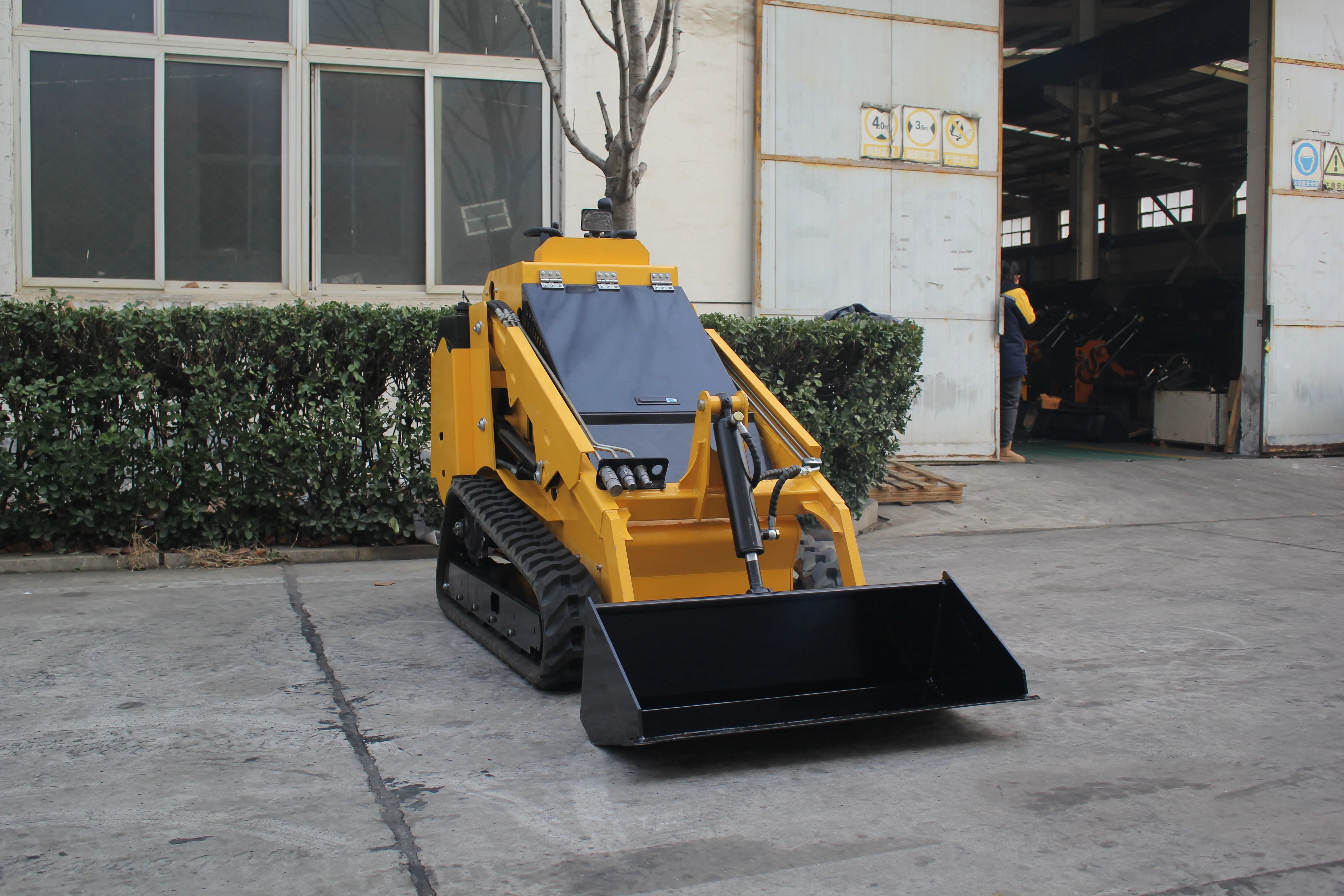 Motor Mini Kompaktlader mit Rasenmäher/Bagger