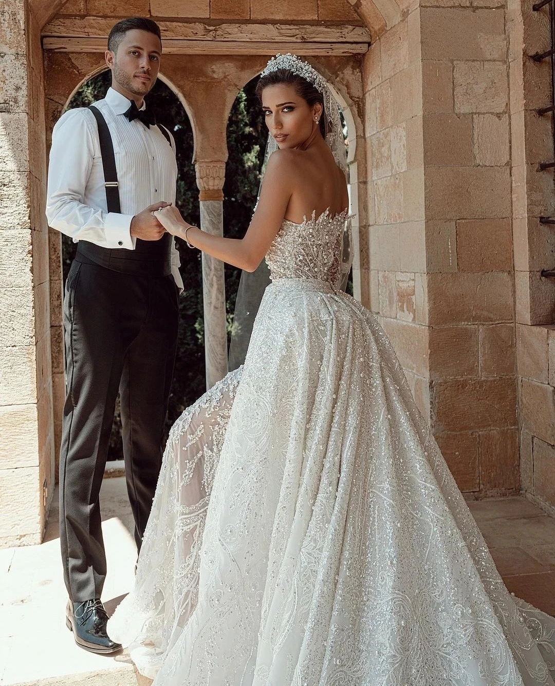 Robe de mariée luxueuse en dentelle, asymétrique épaule dénudée, avec des Appliques, sur mesure, avec traîne détachable