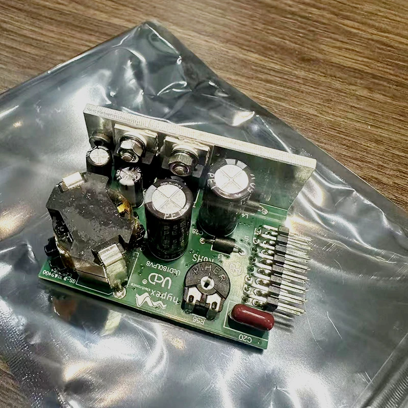 UCD180LP وحدة مكبر كهربائي إصدار V8 ، وحدة لوحة مكبر كهربائي رقمي Hi-Fi الاختبار عادي