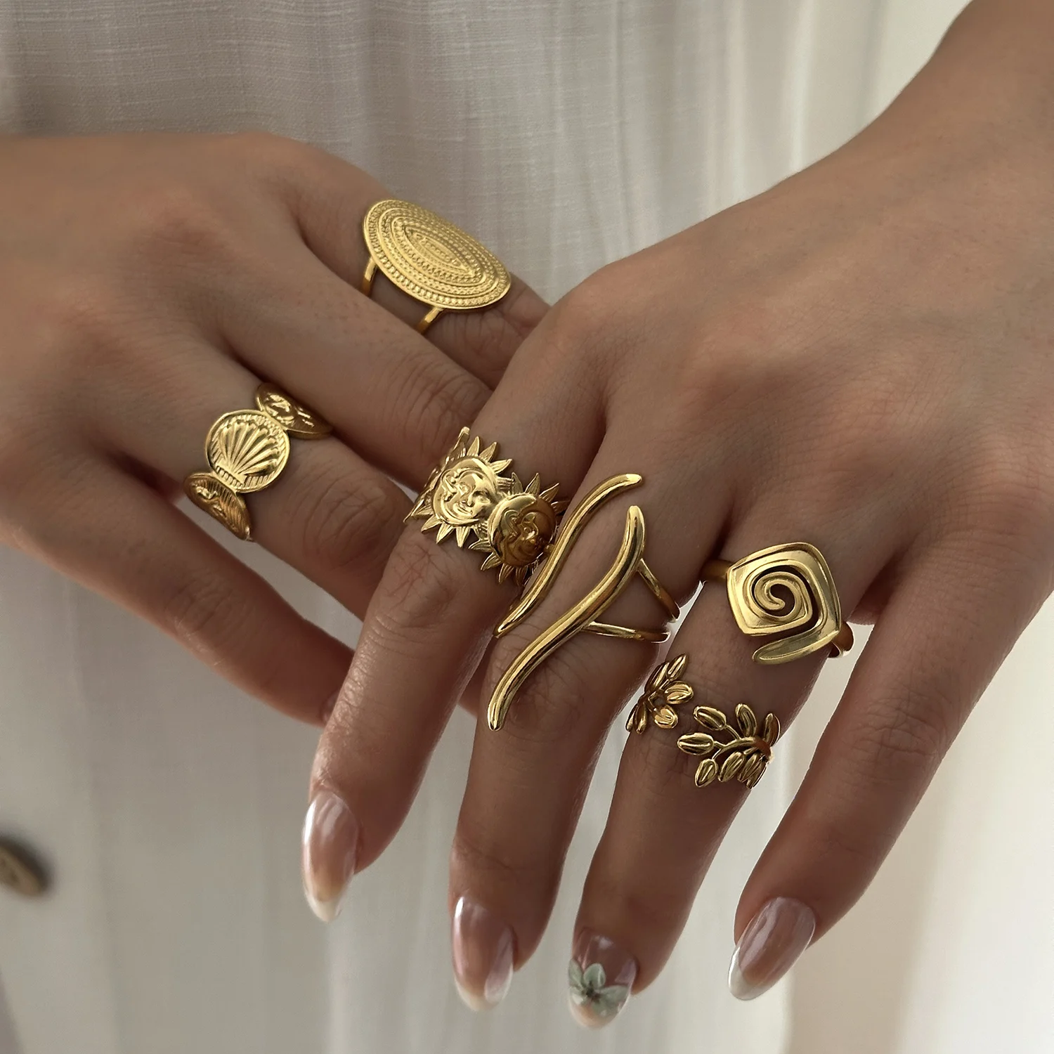 6Pcs Ethnic Vintage Ring Set Gold Tone Sun Leaf Geometric Stainless Steel Stackable Statement Band for Women Boho Fashion