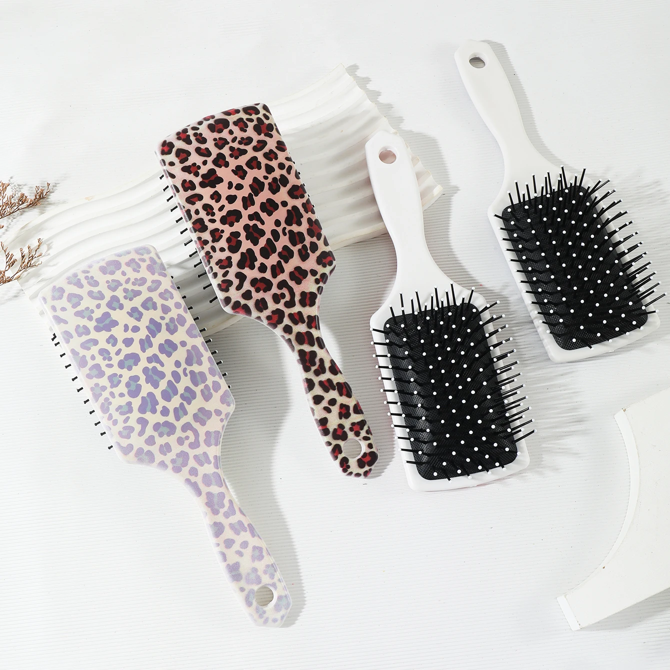 

Leopard pattern paddle comb - anti-static, soft nylon bristles, exfoliating hair brush, styling tool,Special for real hair wigs