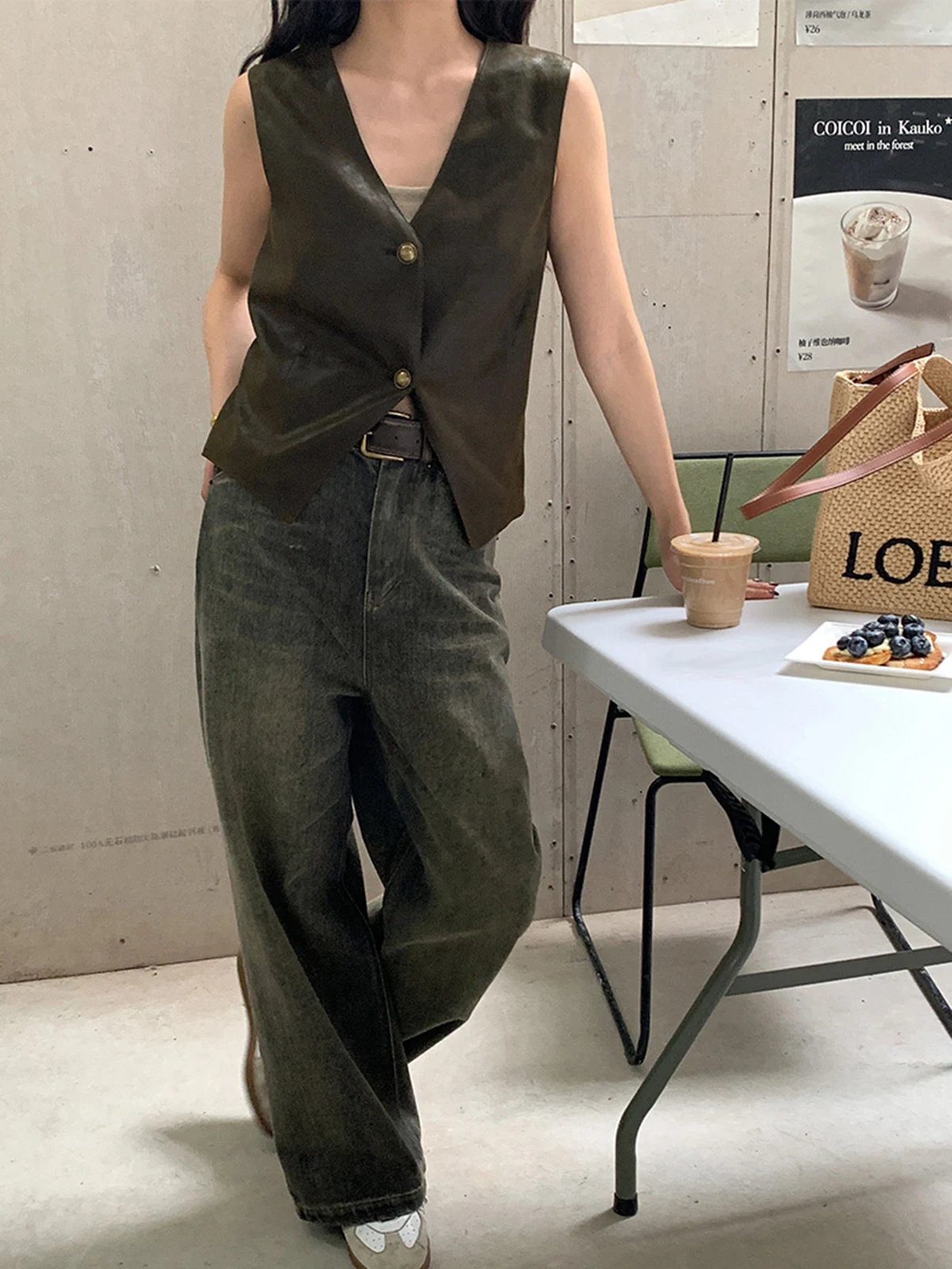 Gilet in pelle scamosciata con scollo a v alla moda retrò per donna canotta senza maniche dall'aspetto ampio canotta di design primavera estate nuovo