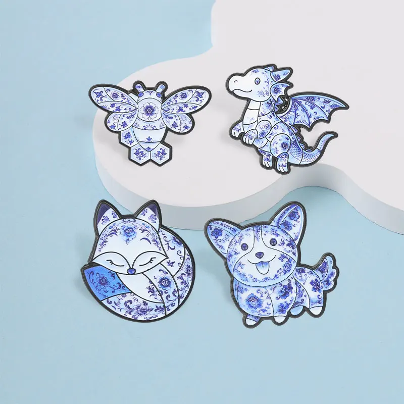 Vintage-Abzeichen mit blau-weißem Blumen- und Tiermuster, Emaille, Cartoon-Wildtier-Motiv, Anstecknadel, Brosche, Kunstdekorationsartikel, Accessoire für die Sammlung, Geschenk für Freunde. – Detail 6