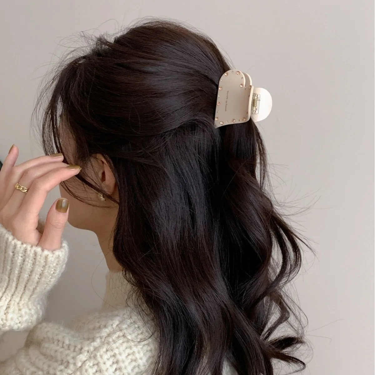 

Medium Acetate Heart Hair Claw Vertical Style Ponytail Half Up Holder Unisex Simple Chic Daily Beige