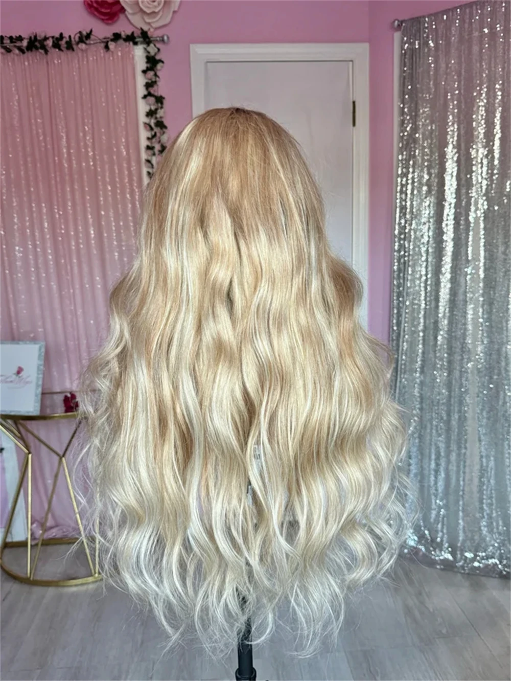 Balayage Ombre Golden Blonde Hochwertige synthetische Lace-Front-Perücke, dunkle Wurzeln, leimlose, lange, gewellte Perücken für Frauen, täglicher Partygebrauch
