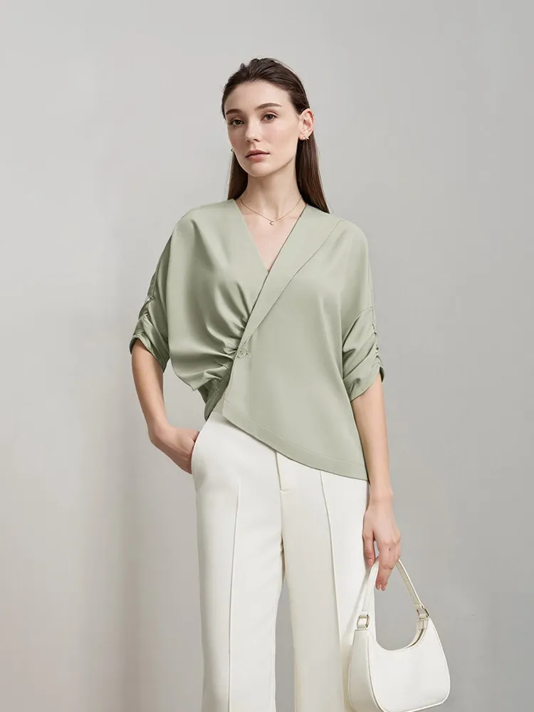 Blusa Feminina Amii 2026 Nova Coleção Verão Decote V Assimétrica Plissada Manga Média Caimento Relaxado Casual para Escritório 12622117