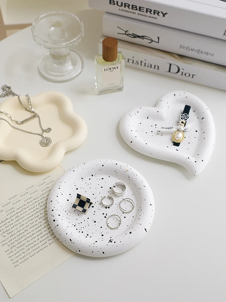 Mode Alat Peraga Foto Latar Belakang Fotografi Sederhana Populer Perhiasan Anting Gelang Hadiah Menembak Aksesori Berbentuk Hati Nampan