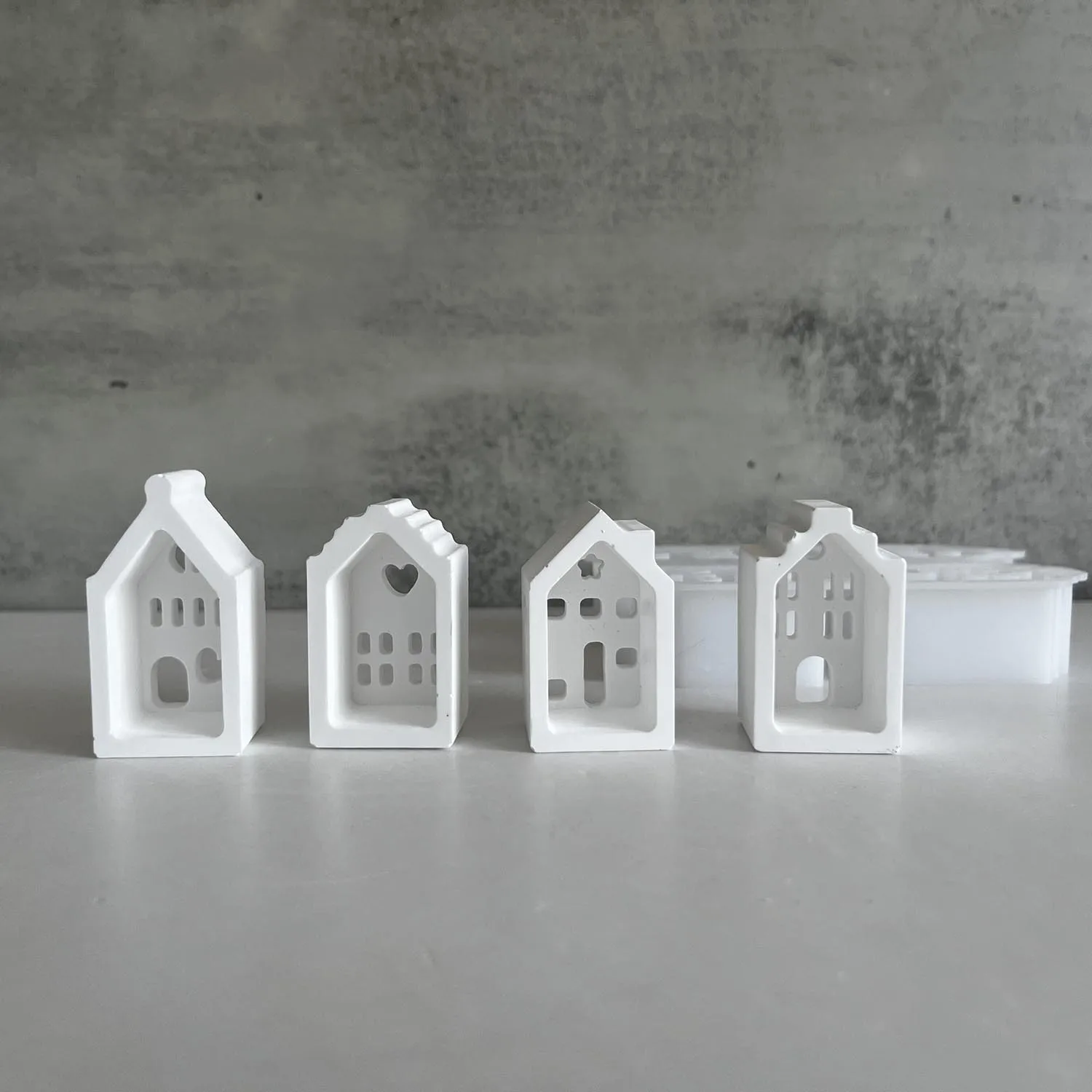 Ornaments European-style House Silicone Mold Small Atmosphere Decoration Lighting House Gypsum Glue Mould for Christmas