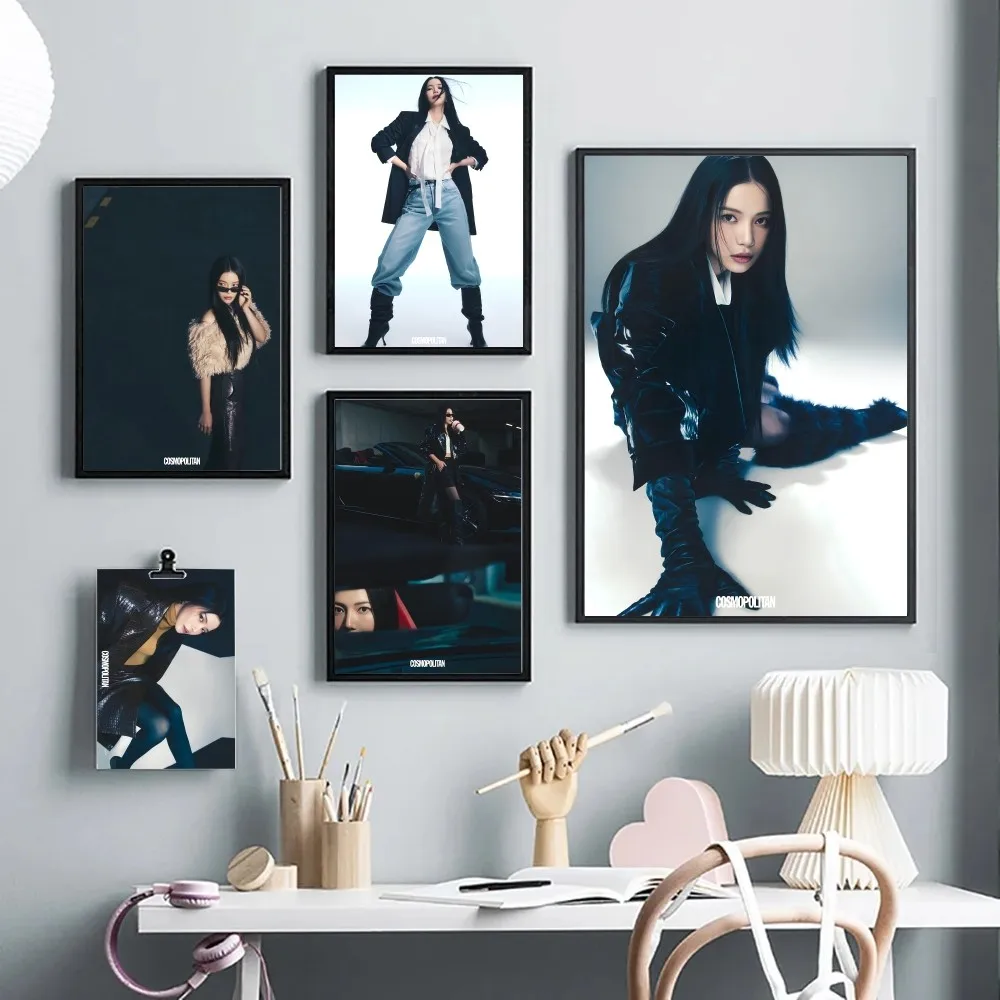 MAMAMOO SOLAR para Cosmopolitan Corea Número de enero 2025 Póster Dormitorio Sala de estar Decoración del hogar Pintura de pared autoadhesiva Regalos