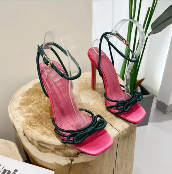 Sandálias femininas de pé quadrado aberto, salto alto fino, decoração de nó borboleta, fivela de tornozelo, sapatos de festa, nova moda, verão