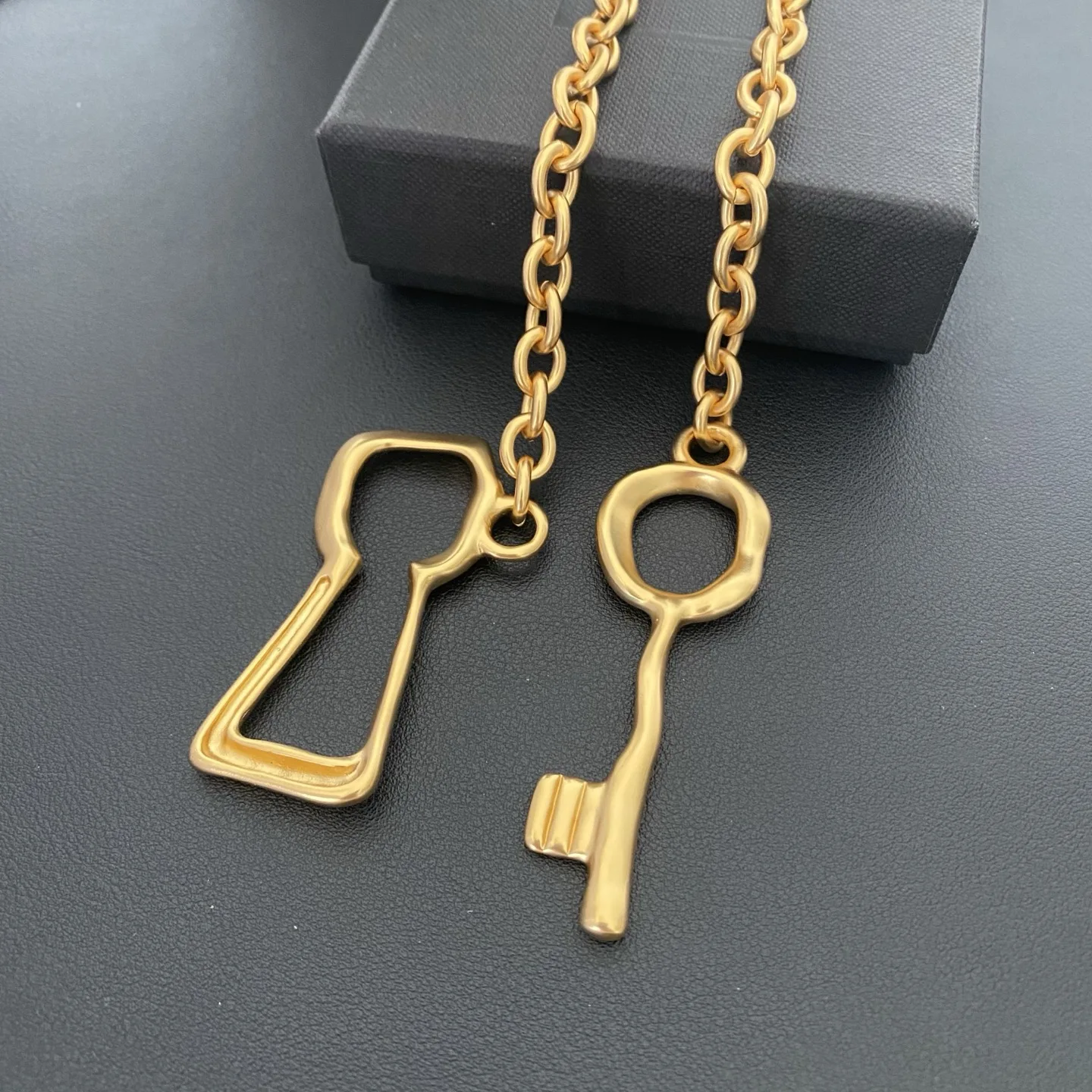 Europe Brass Gold Plated Sweater Chain Pendant Lock Buckle Long Necklace Woman Classic Unique Design Jewelry Trend