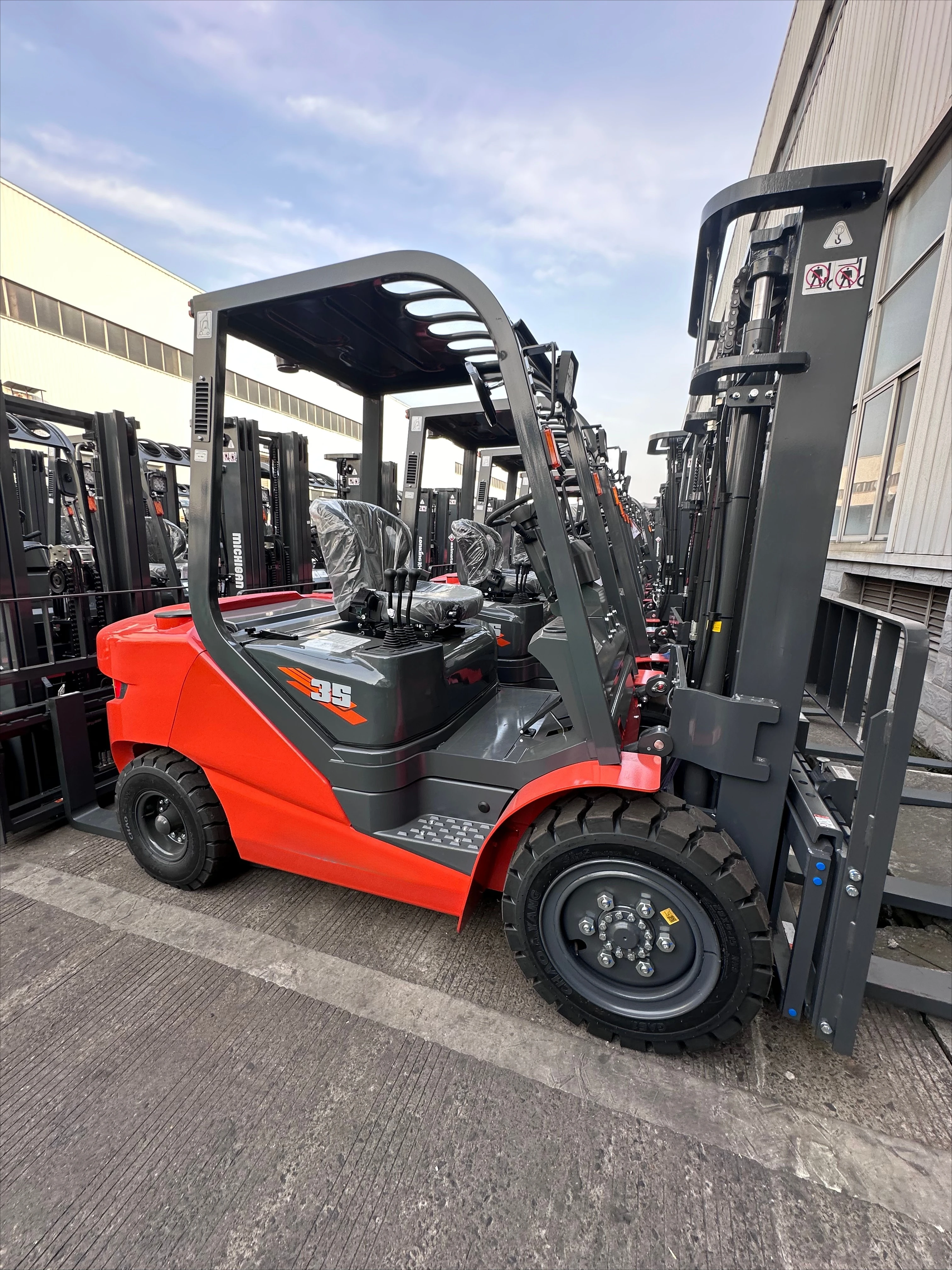 Lonking Factory CE Certification Diesel Forklift 2Ton 3Ton 3.5Ton Forklift in Stock