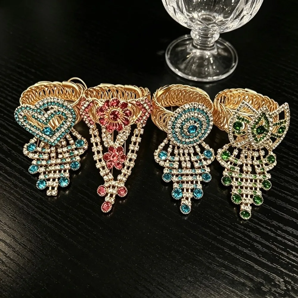Vintage Sparkling Alpaca Charm Bracelet Rhinestone Jewelry Tassel Design Hollow Bangle Gold Plated Bangle Souvenir Gift