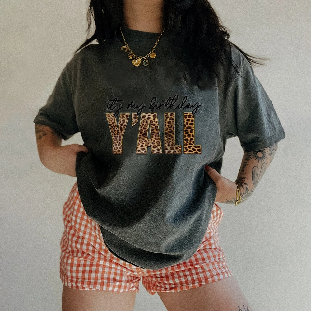 

Female Modern Graphic T-shirt Retro Style - Y2K CuteCore Blouse with Stylish Letter Print Tops for Ladies
