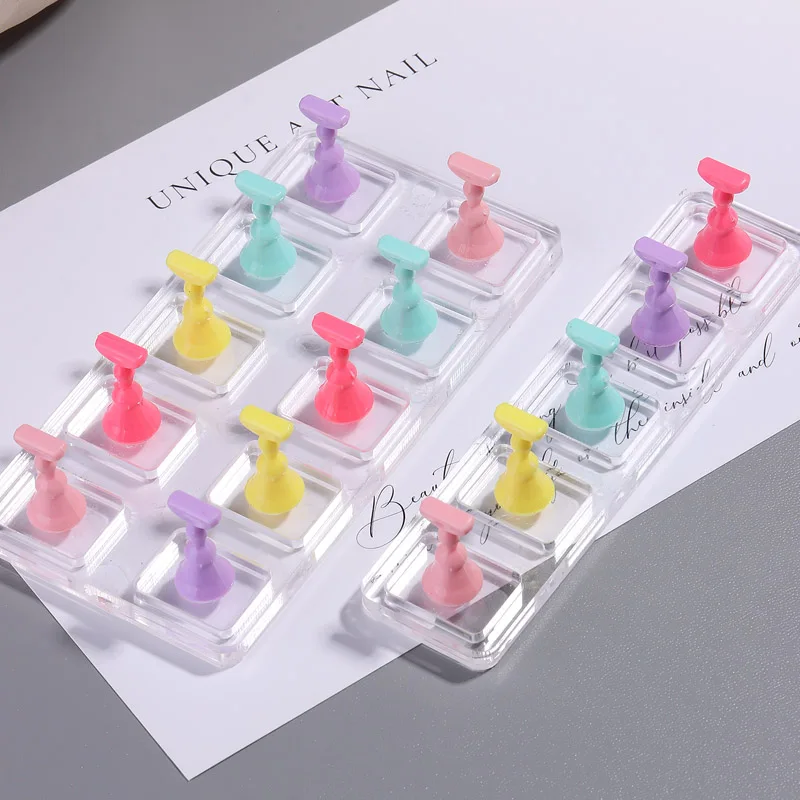アクリル非磁性ネイルアート練習ホルダー カラフルなチェスの駒 フェイクネイルチップ ネイルアート練習ツール プレミアム展示棚