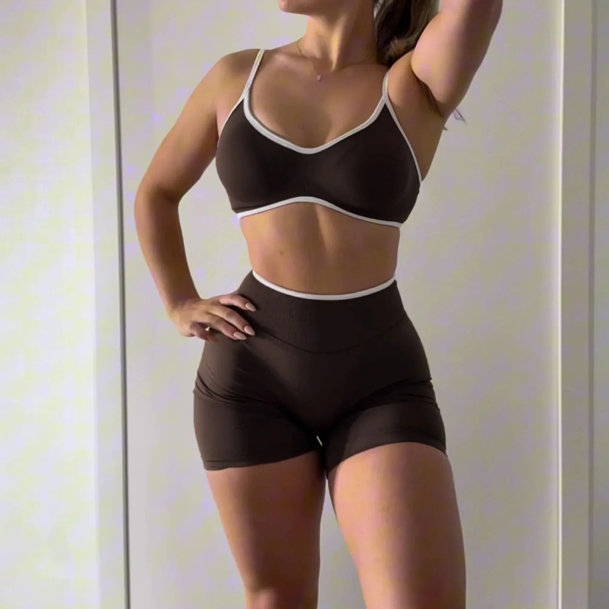 2025Fashion Sport Nieuwe Dames Yoga Pak Contrasterende Kleur Beha Naadloze Strakke Perzik Hip Lift Sportshorts Running Fitness Broek