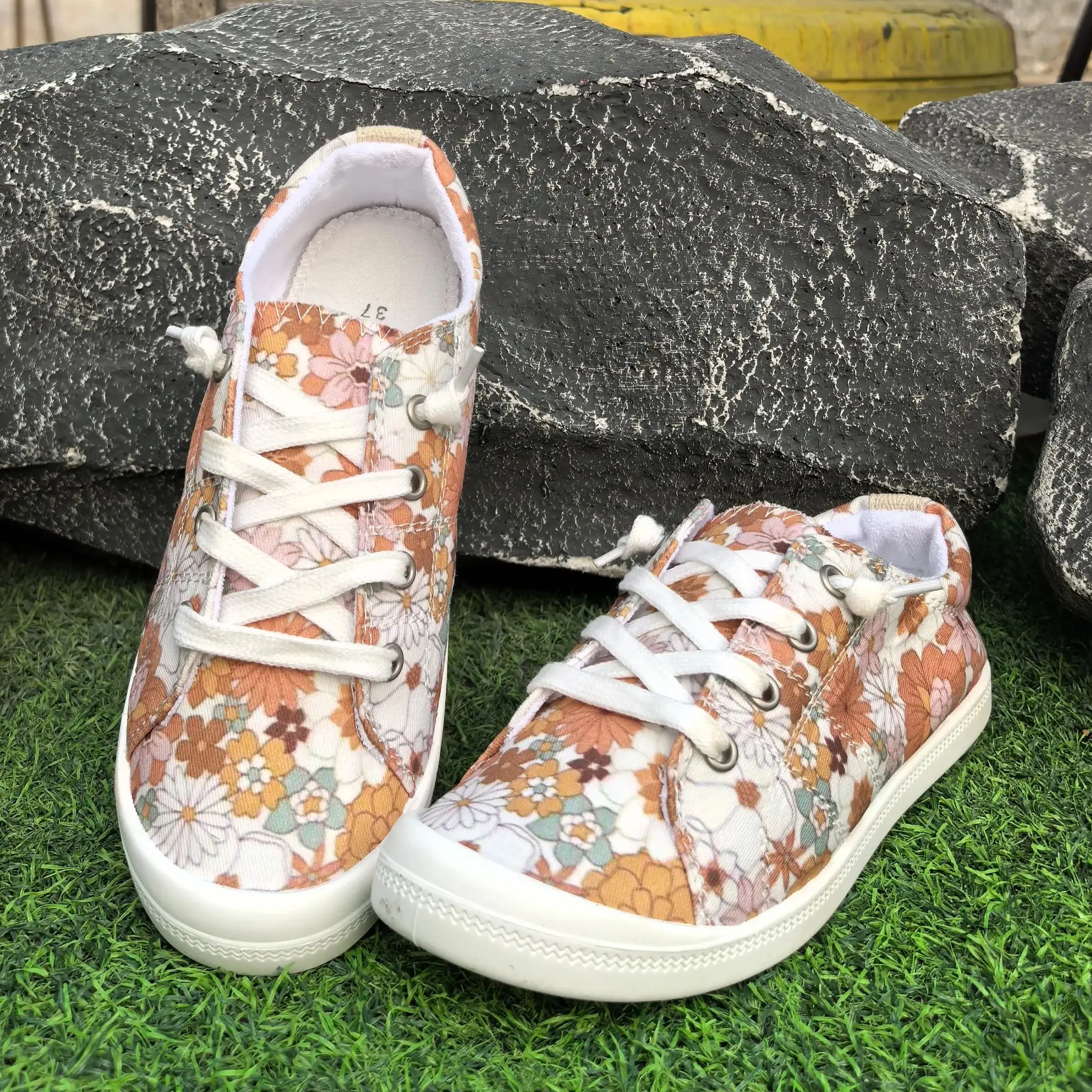 Un par de zapatillas de deporte informales para mujer, zapatos para caminar, zapatos para correr, nueva primavera 2026, temporada de viaje sin cordones para el Día de San Valentín, regalo de moda, zapatos para mujer