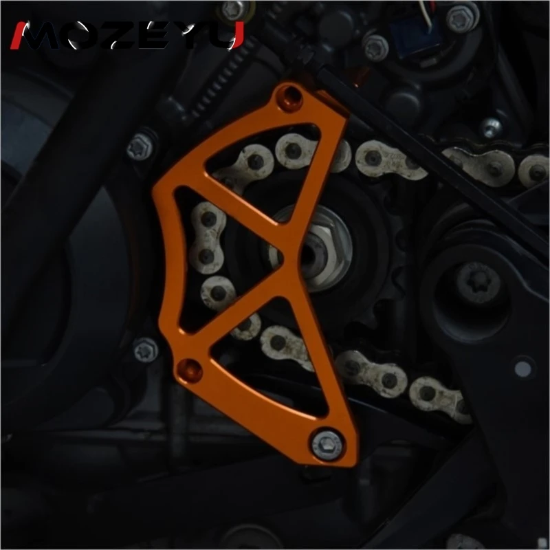 KTM 890 SMT Chain Guard - usage example