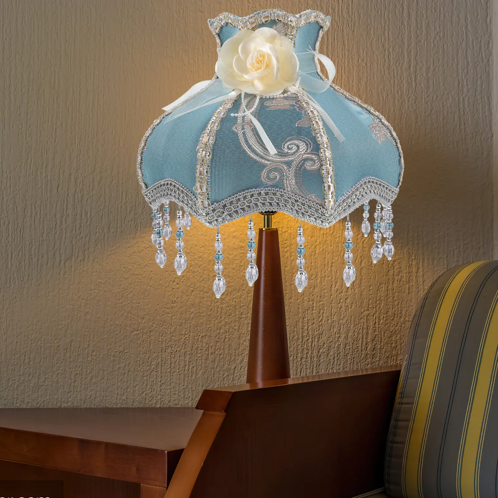 プレミアムファブリックランプシェードヨーロッパヴィンテージスタイルビーズフラワー装飾付きデスクテーブル用装飾交換用ランプシェード