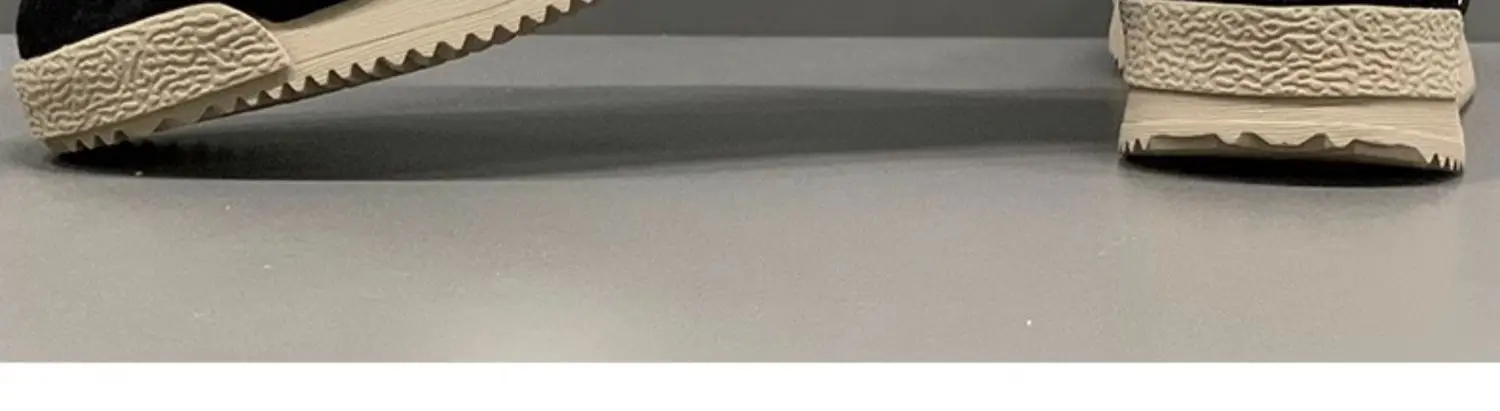 Herren-Sneaker in Beige und Rot, Retro-Design, Obermaterial aus Wildleder, Schnürung, leicht, flache Sohle, Freizeit- und Alltagsschuhe, klassisches, trendiges Streetwear-Modell. – Detail 12