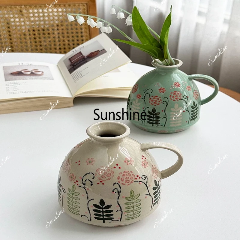 Französische Retro-Blumenvase aus Keramik mit Unterglasur im Industriedesign als Wasserbecher oder Dekorationsobjekt
